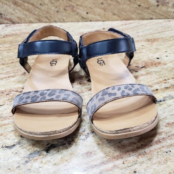 Ugg girls sandels sz 3 animal print adjustable straps - Picture 9 of 11